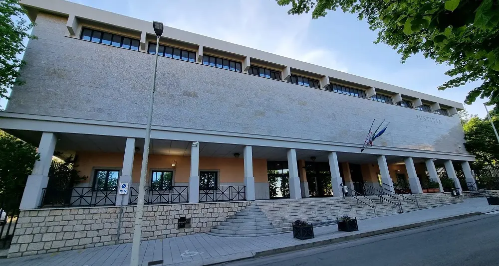 Tentarono di stuprare minorenne ad Arzachena, due condanne