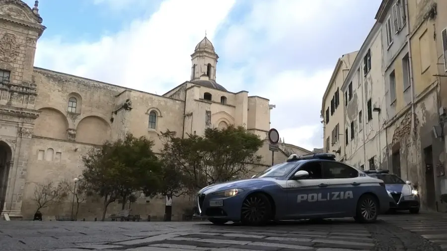Sorpreso con le chiavi di un'auto rubata, in casa anche una moto non sua: denunciato a Sassari