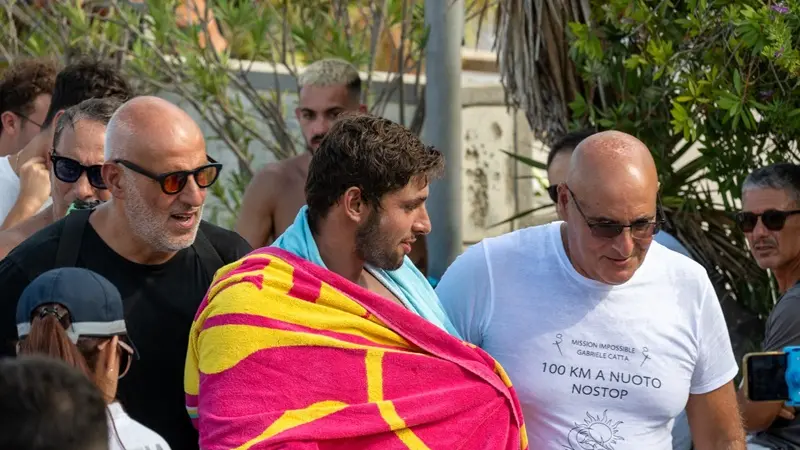 Gabriele Catta: 100 km a nuoto per fermare il cancro in memoria del nonno