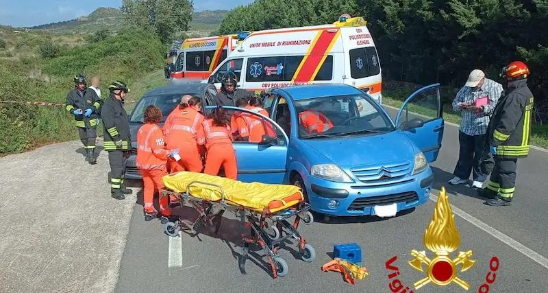 Incidente ad Alghero: tre auto coinvolte e due feriti