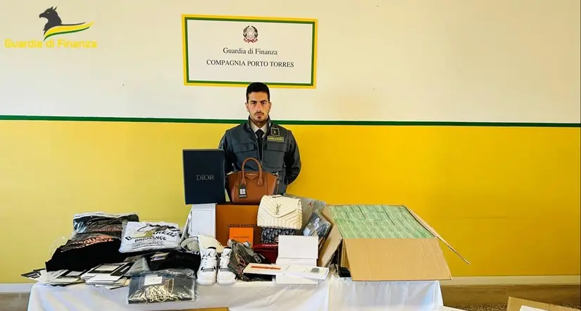 Abbigliamento e accessori contraffatti, 62 denunce della Gdf di Porto Torres