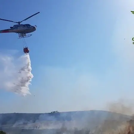 Sardegna in fiamme: elicotteri a San Sperate, Tortolì, Girasole e Birori