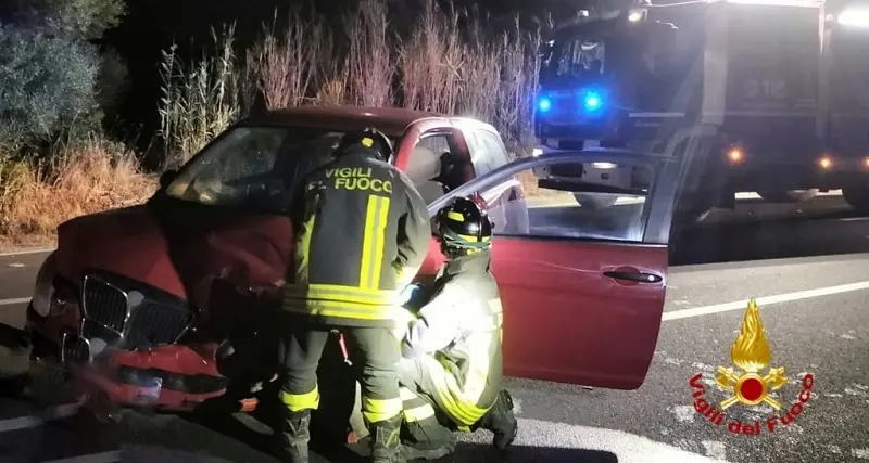 Incidente stradale nell'Oristanese: persona estratta dalle lamiere