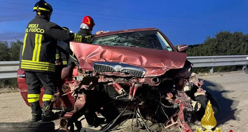 Olbia. Perde il controllo dell'auto e si schianta sul guardrail: un ferito