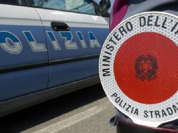 Scontro tra due auto alle porte di Sassari, donna ferita e conducente dell'auto in fuga