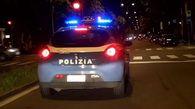 Inseguimento della Polizia per le vie di Cagliari: un arresto per armi e droga