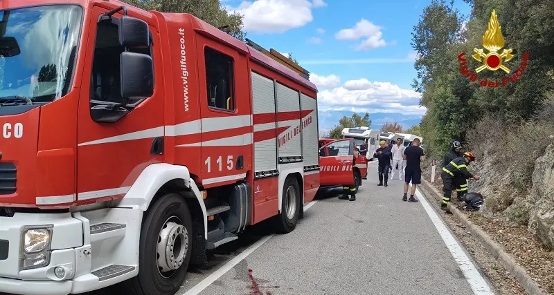 Grave incidente nel Nuorese: motociclista svizzera in codice rosso