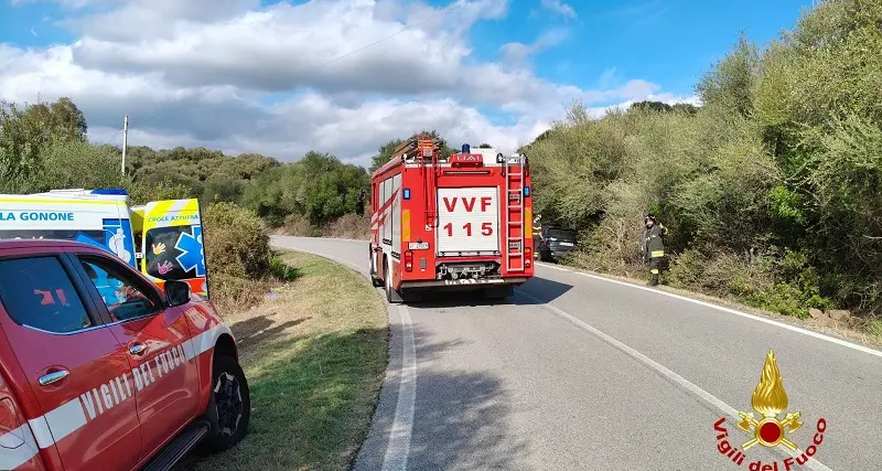 Auto esce fuori strada nel Nuorese: feriti due turisti tedeschi