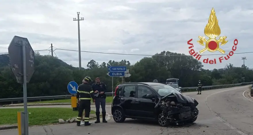 Schianto ad Arzachena: due donne ferite