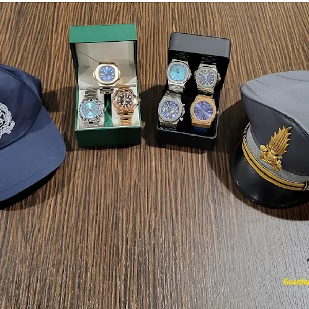 Aeroporto Elmas. In valigia con 100mila euro di orologi contraffatti