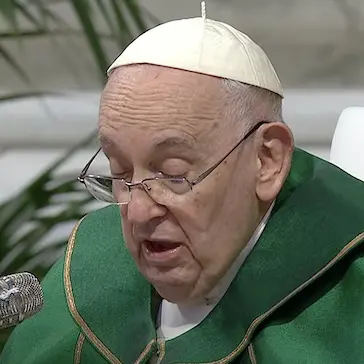 Papa Francesco ancora in condizioni critiche, Vaticano: \"Stamane crisi respiratoria\"