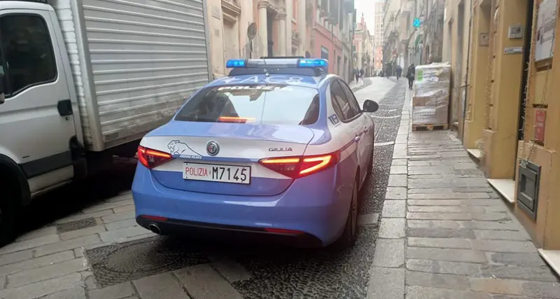 Vede la Polizia e scappa: denunciato a Sassari per spaccio