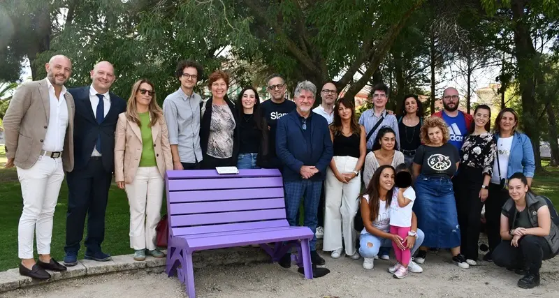 A Sassari la prima panchina viola dedicata alla consapevolezza dell'epilessia