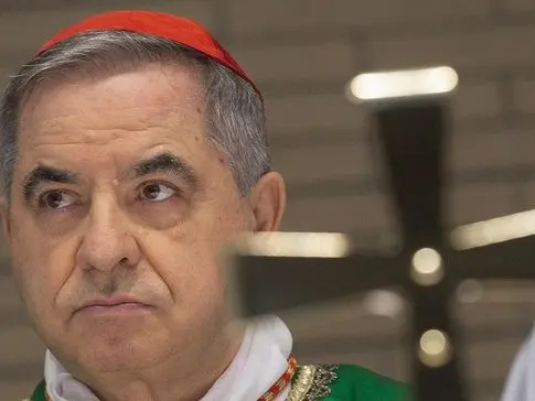 Processo Becciu, parti civili blindano i rescritti papali: “Papa fonte originaria di diritto”