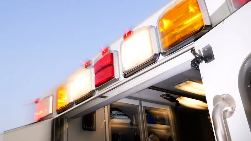 Giovane operaio muore schiacciato dall'escavatore: tragico incidente sul lavoro a Stromboli