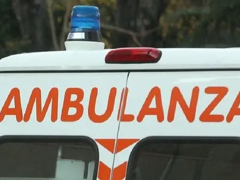 Anziano investito da un camion sulle strisce a Iglesias: è grave al Brotzu