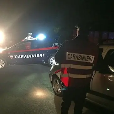 Notte di fuoco e paura a Porto Torres: arrestato un uomo per incendi e spaccio