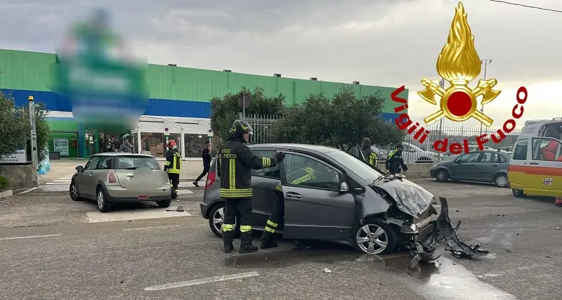 Scontro frontale a Olbia: due persone trasportate in ospedale