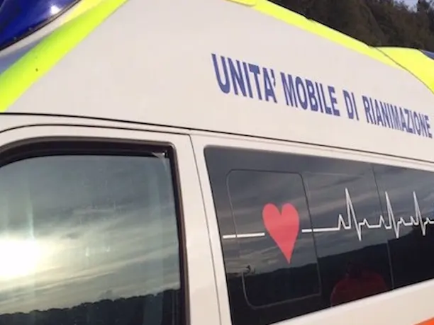 Malore mentre lavora nel piazzale di una ditta a Sestu: muore un operaio di Assemini