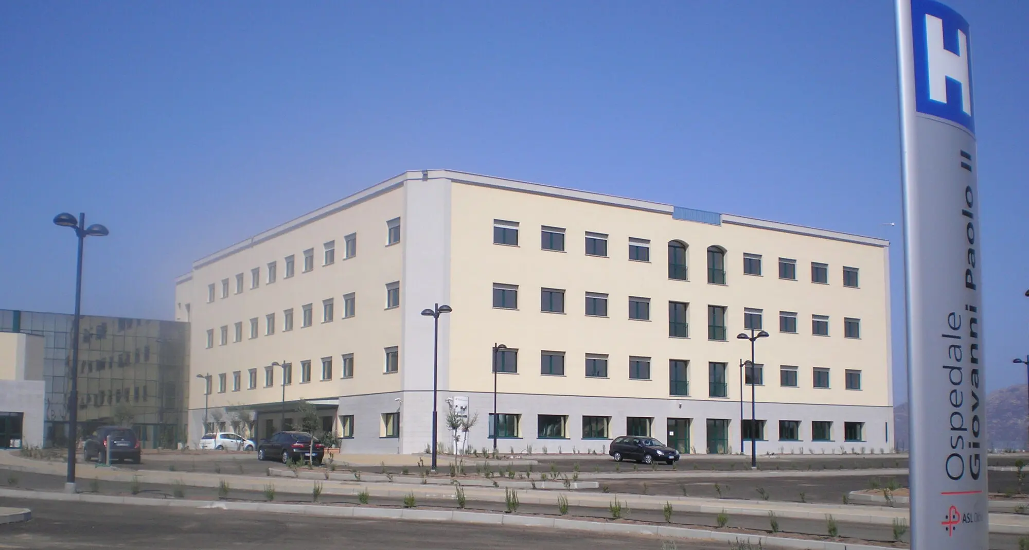 Ragazzo cade dal muro di un cantiere abbandonato a Olbia e finisce in ospedale