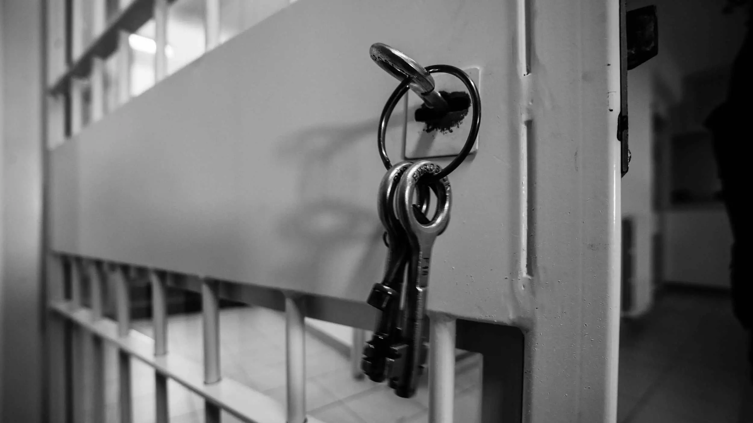 Crollo tetto Regina Coeli e trasferimento di 120 detenuti in Sardegna: scoppia la polemica