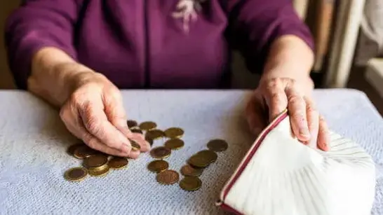 Protesta in piazza Garibaldi: pensionati contro la legge di bilancio Meloni