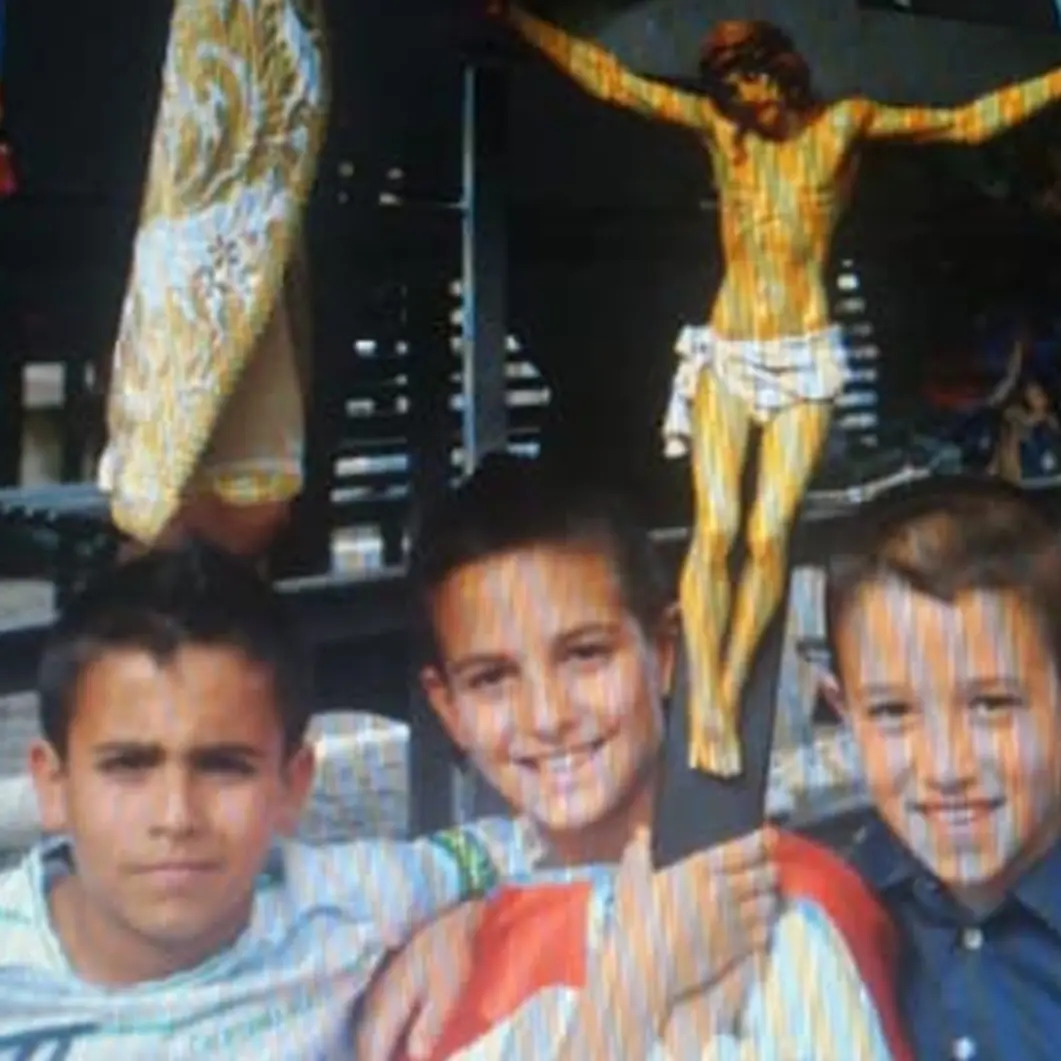 Lo strazio di una mamma: \"Piango gli amici di mio figlio incredula e addolorata\"