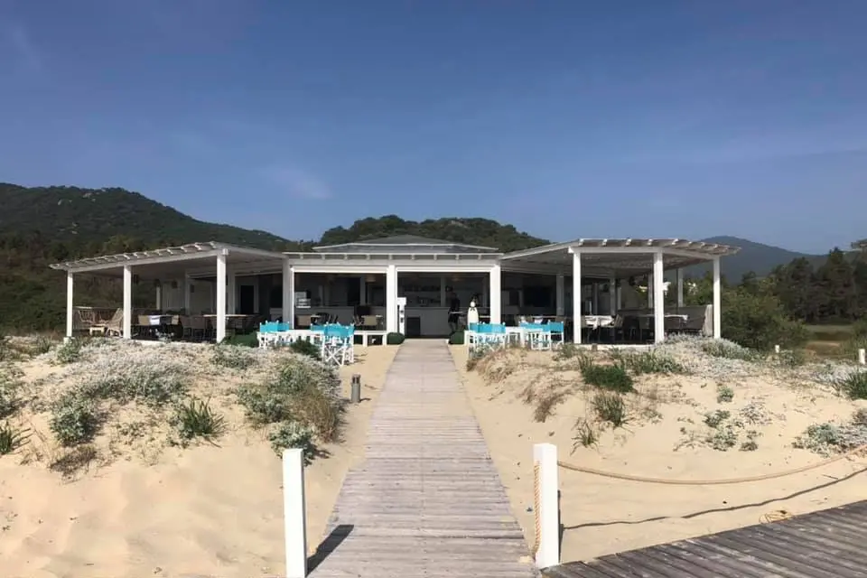 <p>Foto Facebook \"Is Fradis Beach Club\"</p>\\n