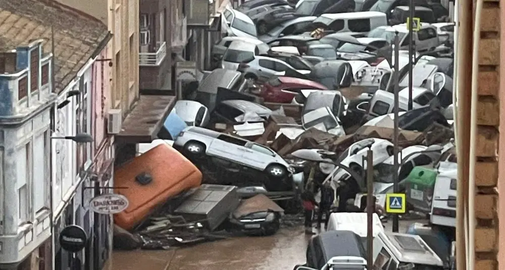 Alluvione Valencia, miracolo a Benetússer: donna sopravvive 3 giorni intrappolata in auto