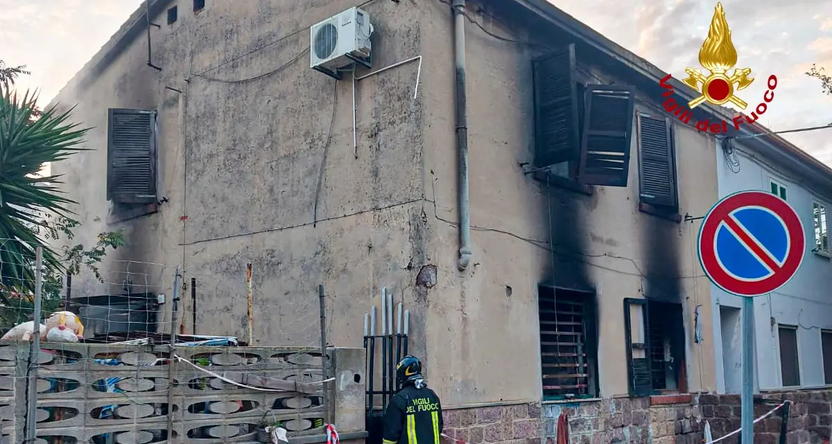 Incendio al centro anziani, indagini in corso