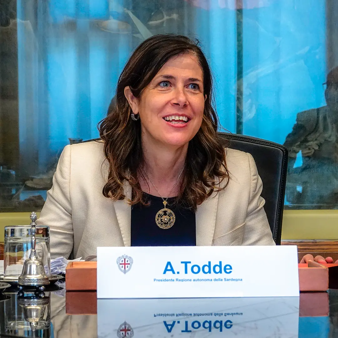 Todde: “Non accetto lezioni da chi difende ministri indagati”