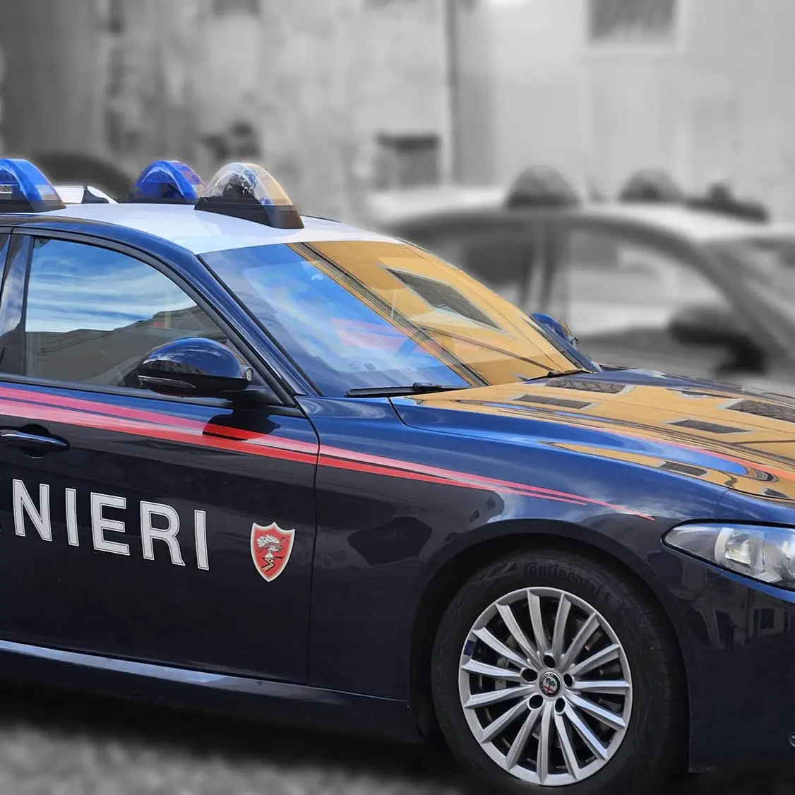 Importuna coppia al bar e ruba la borsetta alla ragazza: arrestato giovane a Cagliari