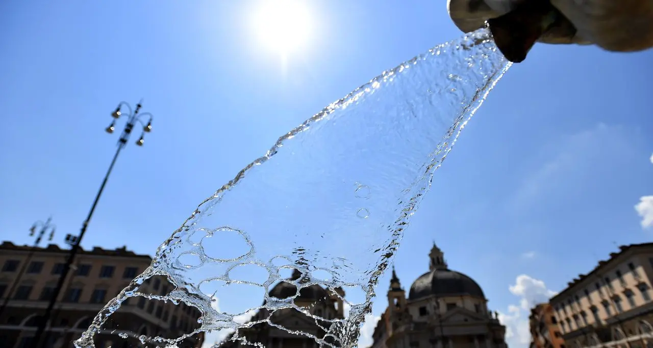 'Dal rischio infezioni alla solastalgia', così il caldo rovina la salute