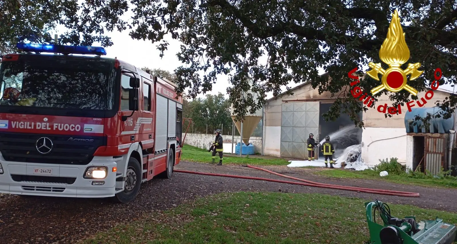 Allarme incendio a Campo Untulzu: salvi animali e trattore