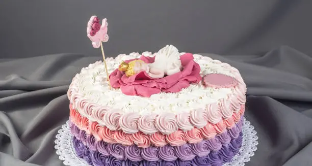 Nessuno alla festa di compleanno di una bimba, la mamma: “Vergognoso e umiliante”