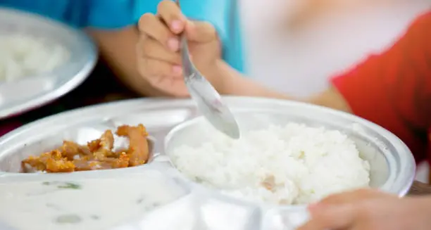 Povertà alimentare infantile: 200mila bambini italiani senza pasti adeguati