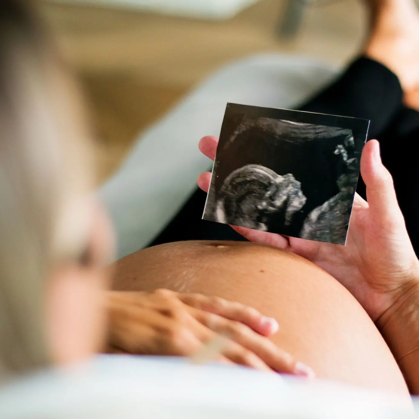 Roma, orrore in famiglia: violenta la moglie incinta e la costringe a lavarsi con candeggina, condannato a 5 anni e 4 mesi