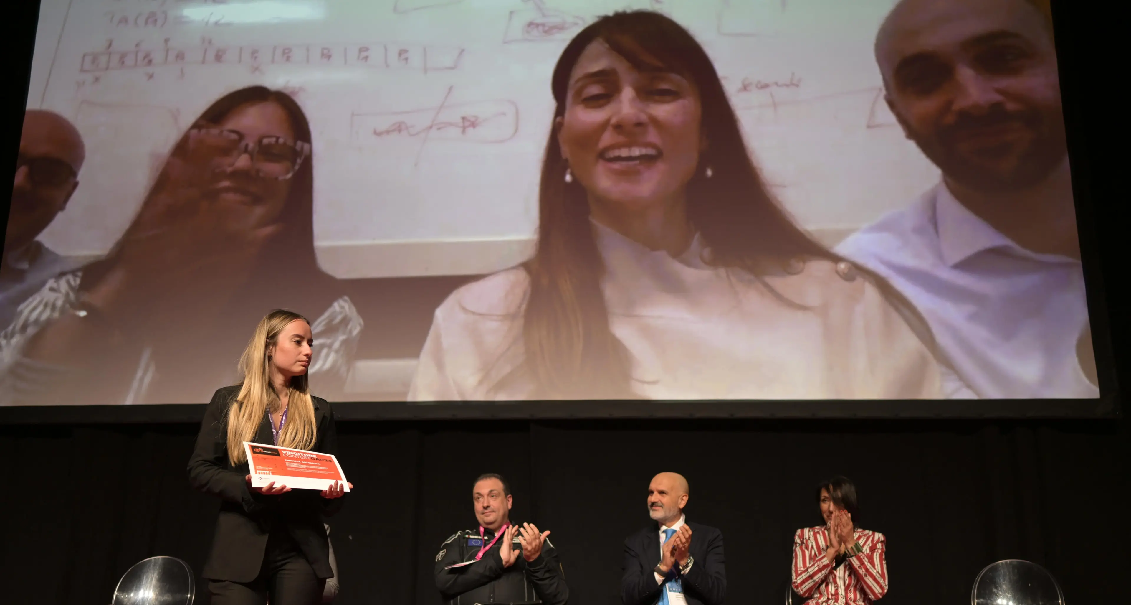 Intelligenza artificiale ed emicrania: un progetto sardo vince a Firenze