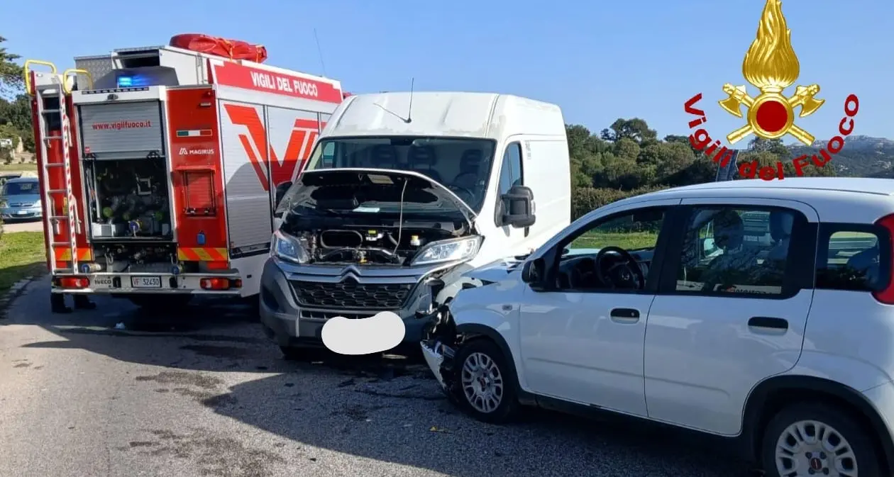 Scontro frontale a Luras: due persone in ospedale