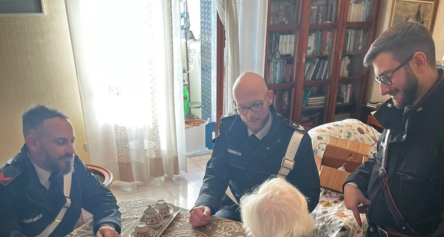 Emozionante incontro tra Carabinieri e anziana cagliaritana truffata: restituiti beni per 300mila euro