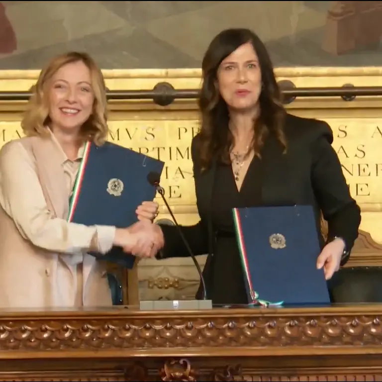 Giorgia Meloni oggi a Cagliari: firmato l'accordo da 2,48 miliardi per la Sardegna