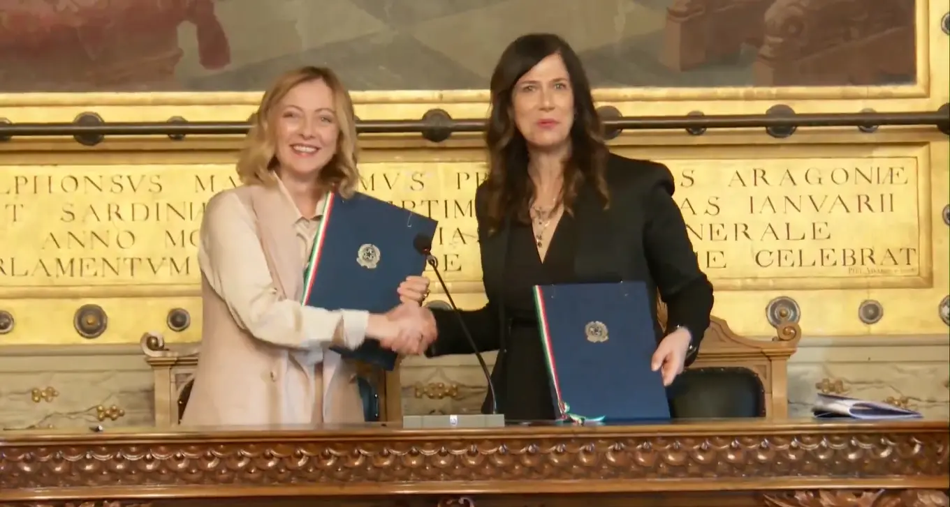 Giorgia Meloni oggi a Cagliari: firmato l'accordo da 2,48 miliardi per la Sardegna