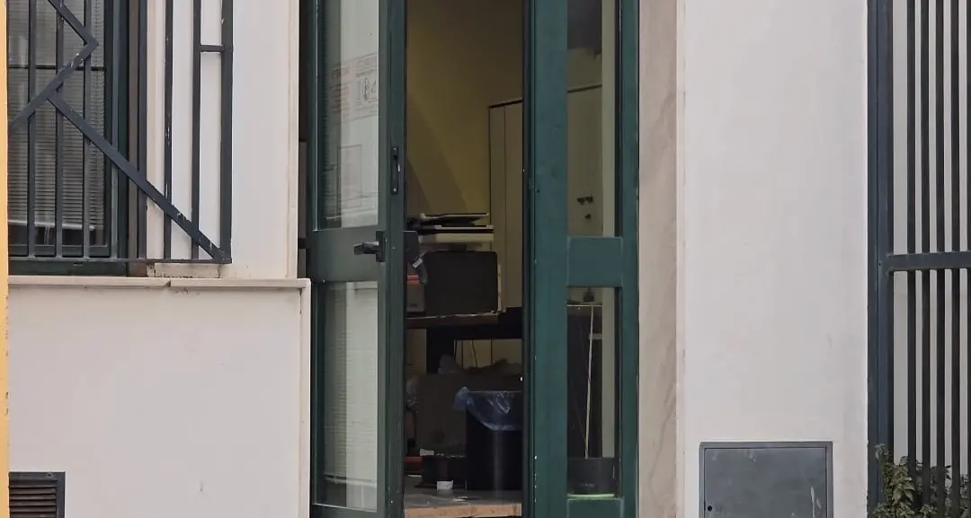 Furto notturno al Banco di Sardegna di Uri: cassaforte rubata senza lasciare tracce