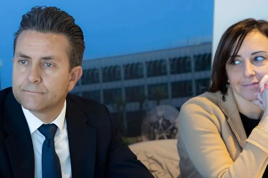 <p>I consiglieri M5s Marco Galante e Rosa Barone (Facebook)</p>\\n