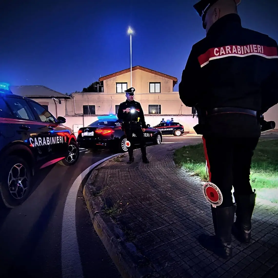 Blitz dei Carabinieri a Sinnai: due segnalazioni per droga e violazioni domiciliari