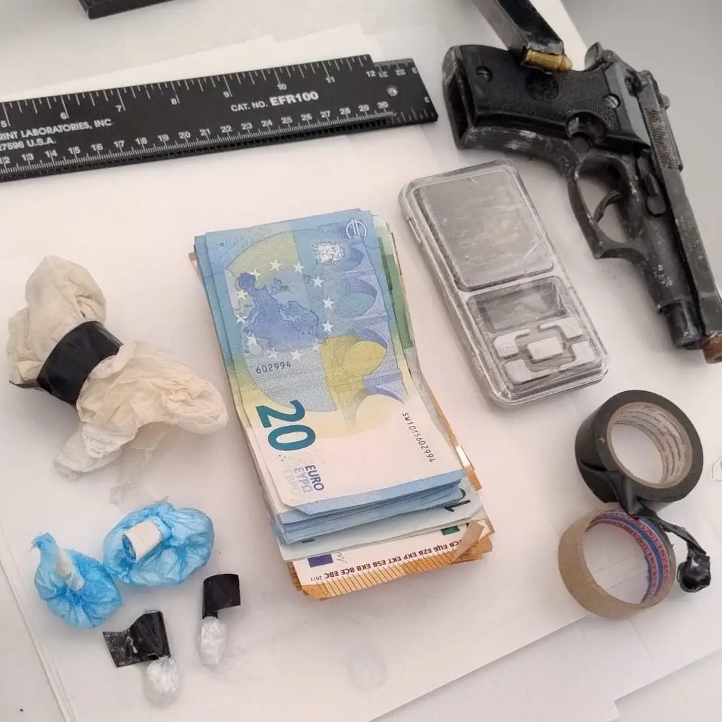 Ragazzo di 19 anni arrestato a Nuoro per spaccio e possesso di arma clandestina