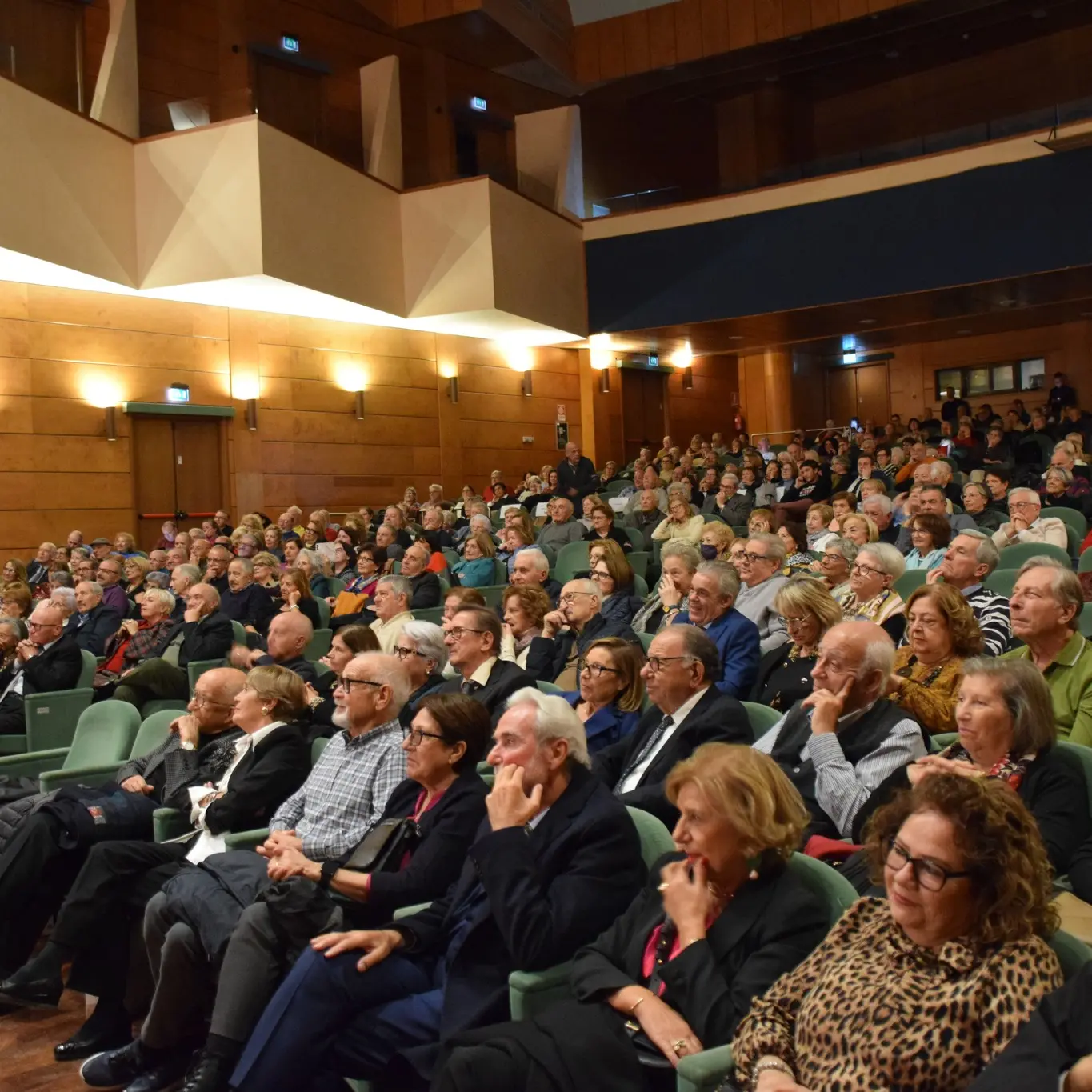 La musica senza tempo di Maurizio Vandelli infiamma Cagliari e gli sposi felici