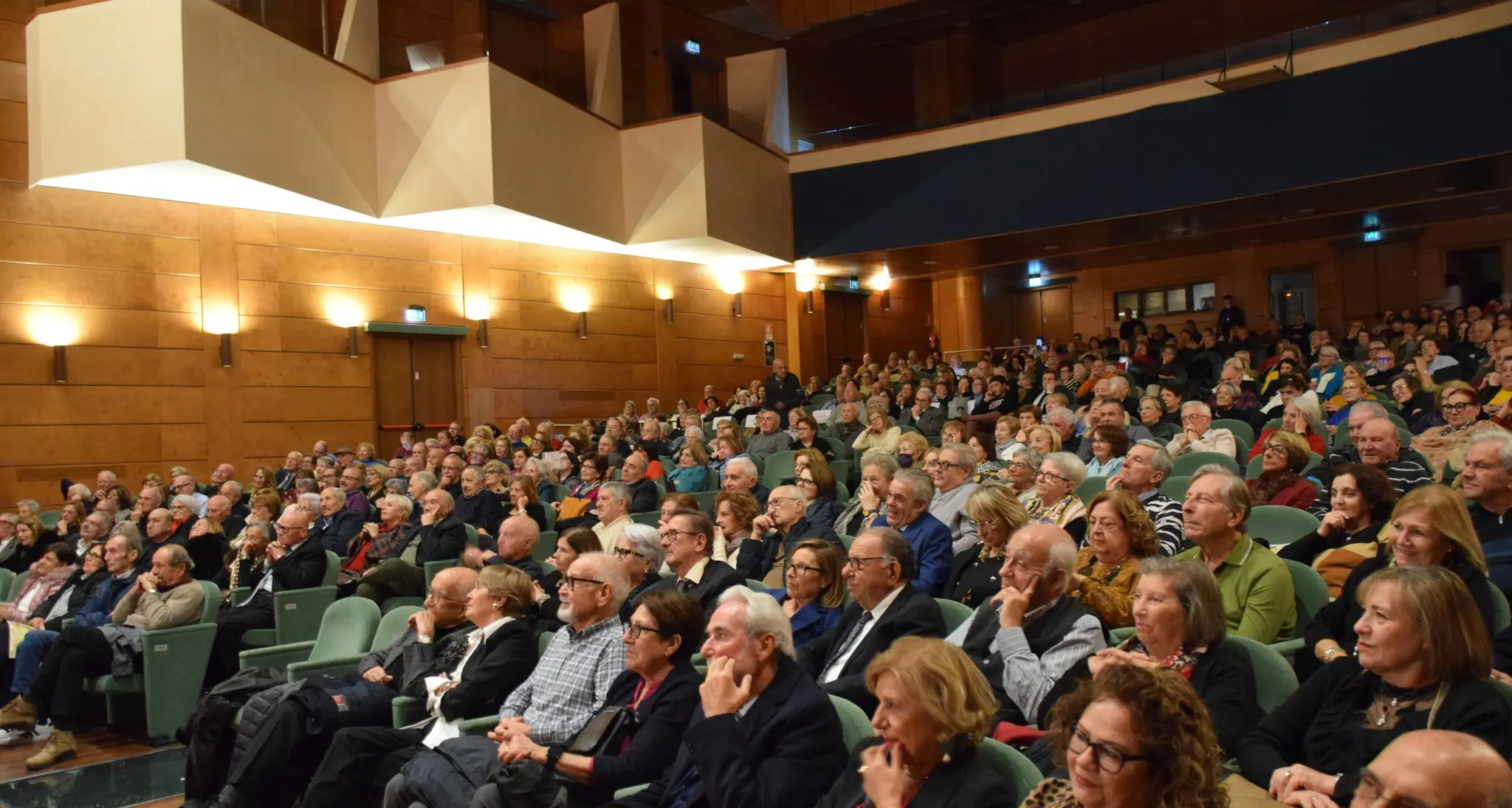 La musica senza tempo di Maurizio Vandelli infiamma Cagliari e gli sposi felici