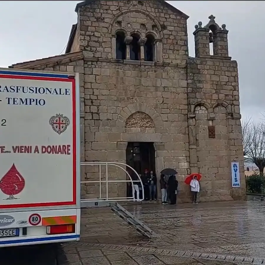 Natale solidale a Olbia. Avis e parrocchia insieme per chi ha bisogno: 120 buoni pasto