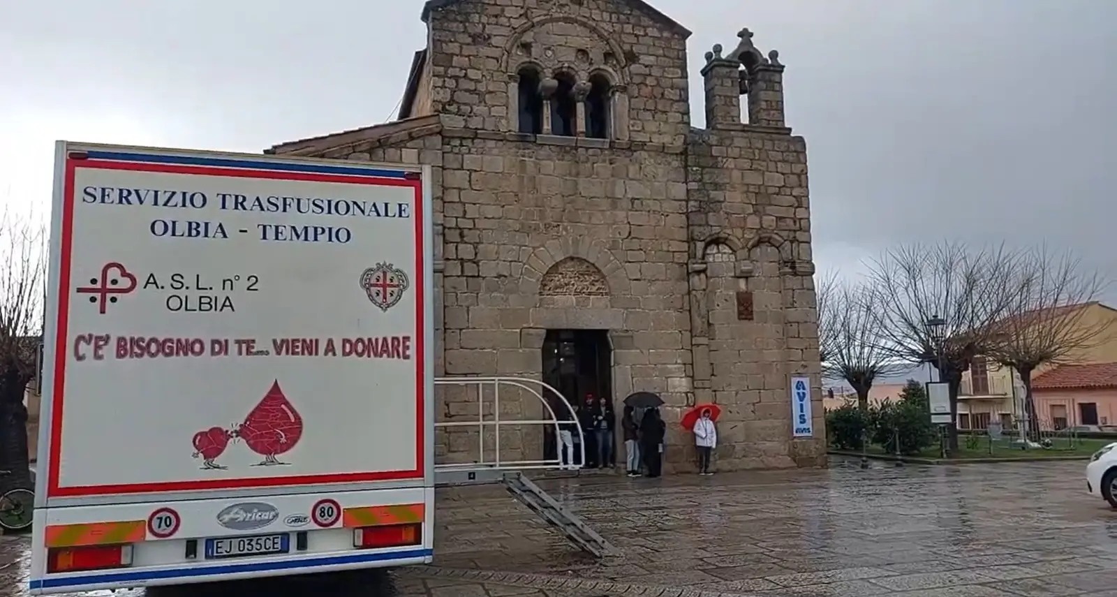 Natale solidale a Olbia. Avis e parrocchia insieme per chi ha bisogno: 120 buoni pasto